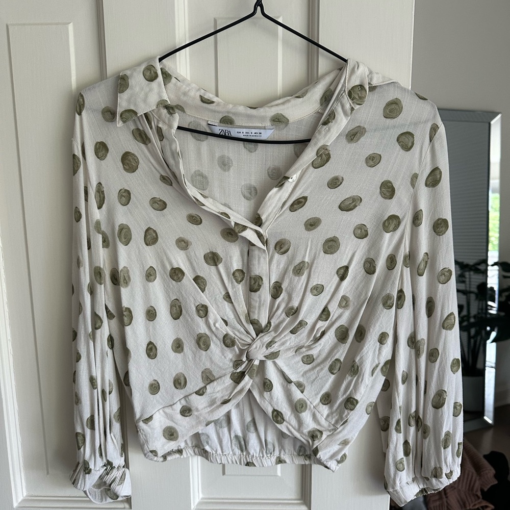 Zara cropped long sleeved blouse. Size small